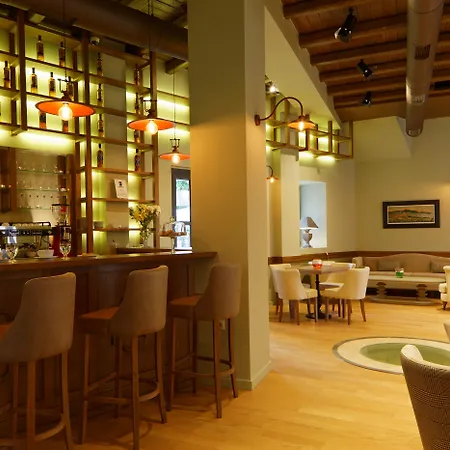 爱奥尼亚套房公寓式酒店 4* 罗希姆诺